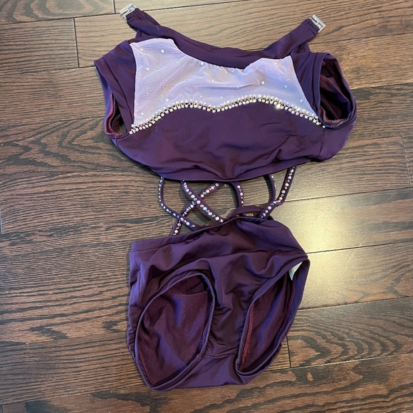 Dance costume - Picture 1 of 3